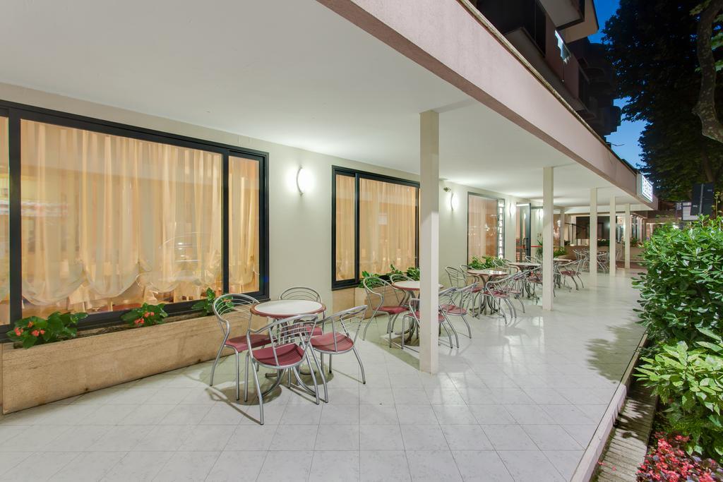 Hotel Basilea Bellaria-Igea Marina Exteriör bild